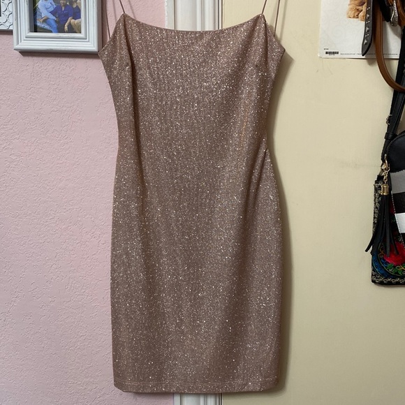Dresses & Skirts - Pink dress. Size Medium.